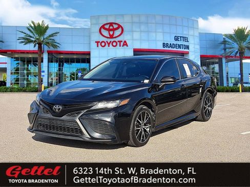 Used 2021 Toyota Camry SE image 1