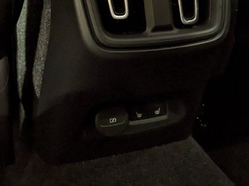 Certified 2023 Volvo XC40 Recharge Ultimate image 24