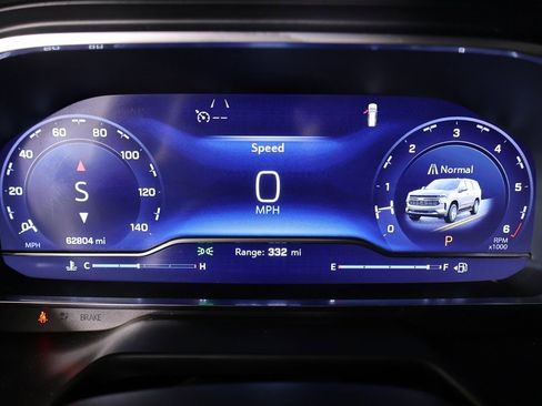 Used 2023 Chevrolet Suburban Premier image 4