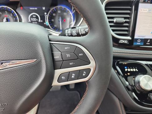 Certified 2024 Chrysler Pacifica Pinnacle FWD image 31