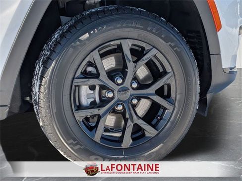 Certified 2024 Jeep Grand Cherokee L Laredo image 32