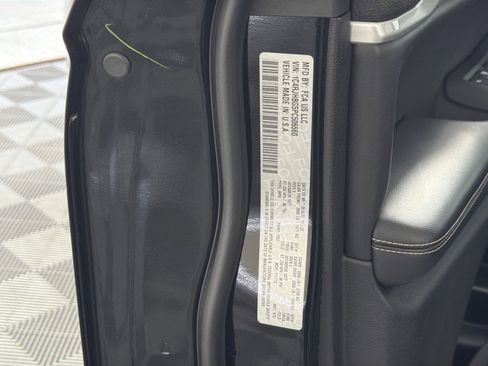 Used 2023 Jeep Grand Cherokee Limited image 29