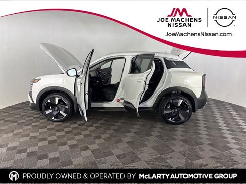 Certified 2025 Nissan Kicks SR image 9