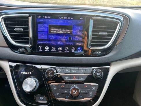 Used 2017 Chrysler Pacifica Touring-L Plus image 14