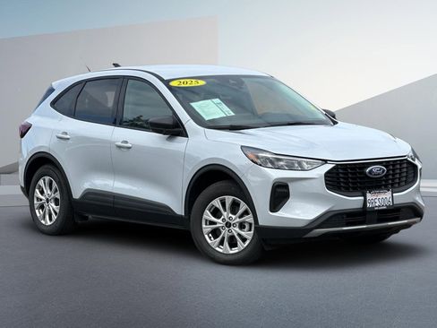 Used 2025 Ford Escape Active image 2