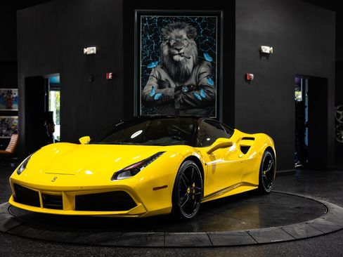 Used 2018 Ferrari 488 GTB RWD image 1