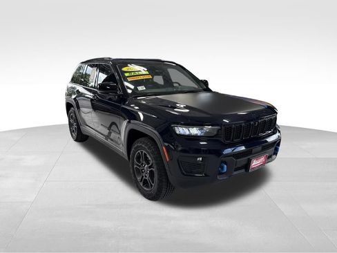 Used 2024 Jeep Grand Cherokee Trailhawk w/ Advanced Protech Group II AWD/4WD image 8