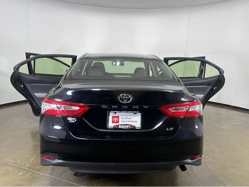 Used 2018 Toyota Camry LE image 19