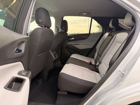 Used 2021 Chevrolet Equinox LS w/ LS Convenience Package AWD/4WD image 5