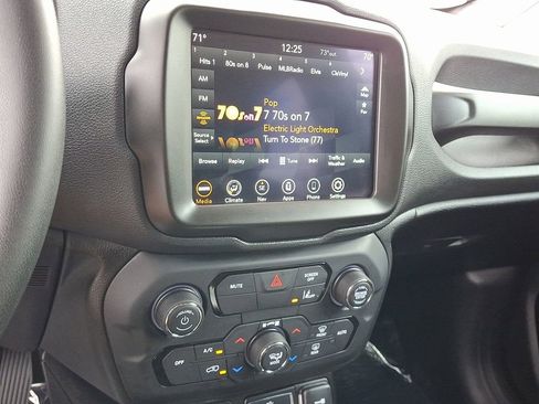 Certified 2023 Jeep Renegade Altitude image 24