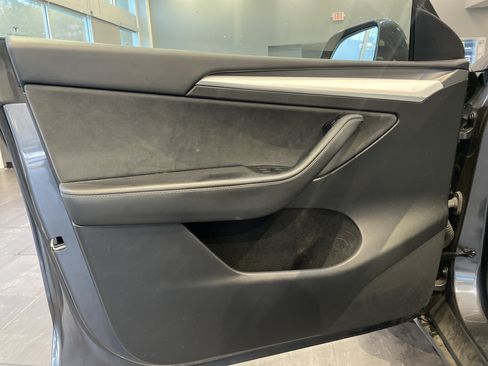 Used 2023 Tesla Model Y Performance AWD/4WD image 14