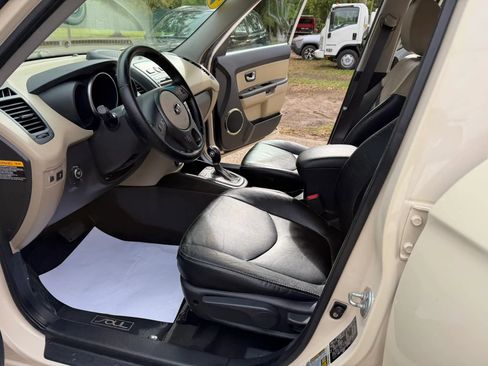 Used 2013 Kia Soul ! w/ Premium Pkg image 15
