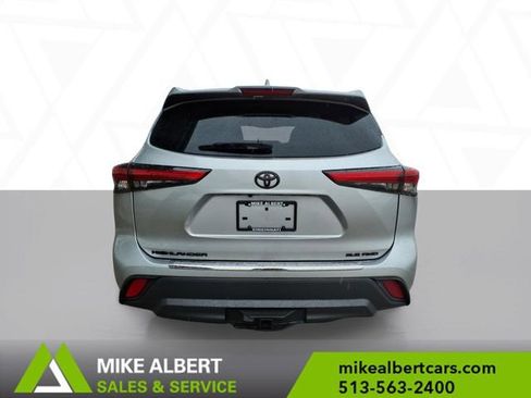 Used 2022 Toyota Highlander XLE image 6