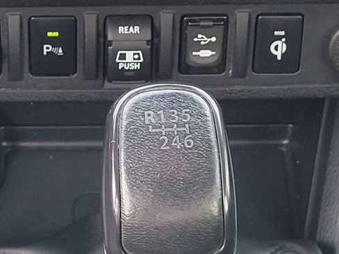 Used 2019 Toyota Tacoma TRD Off-Road w/ TRD Premium Off Road Package AWD/4WD image 10