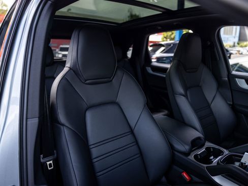 New 2026 Porsche Cayenne image 34