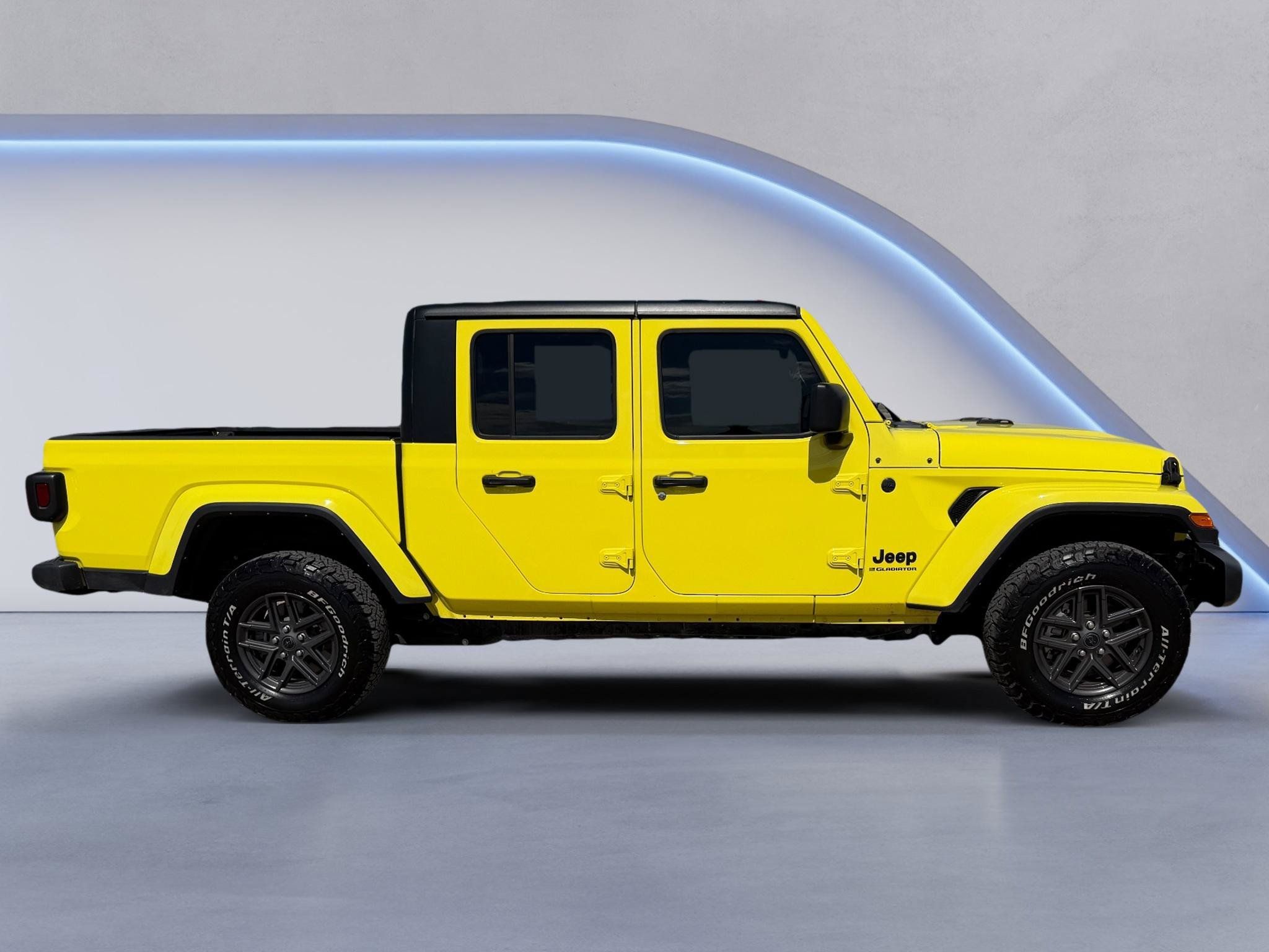 Used 2024 Jeep Gladiator Sport AWD/4WD image 4