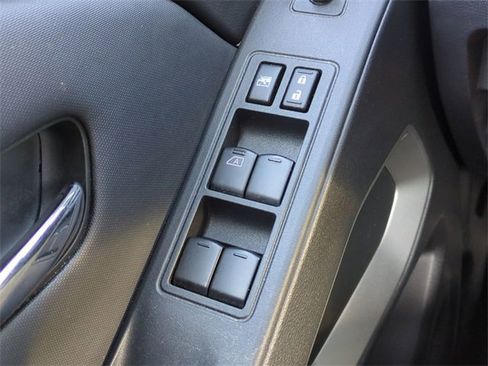 Used 2023 Nissan Frontier SV w/ SV Convenience Package image 23