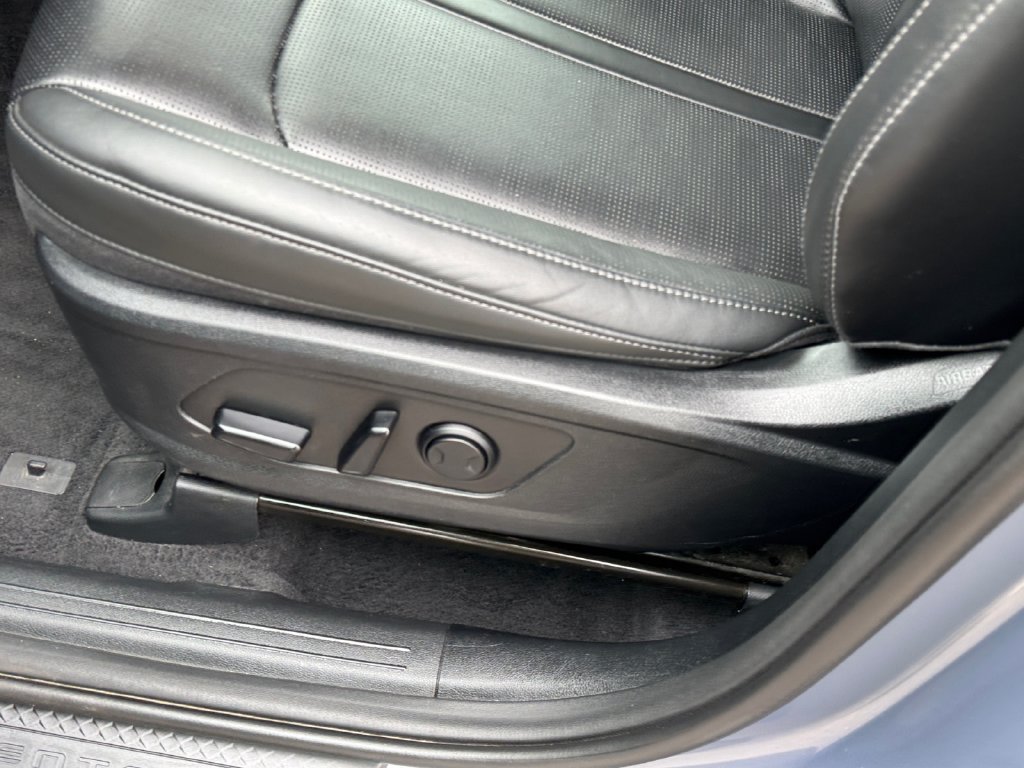Used 2024 Kia Sorento S FWD image 16