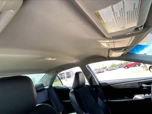 Used 2017 Toyota Camry SE image 11