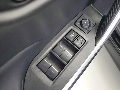 Used 2022 Toyota RAV4 XLE image 21