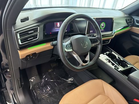 Certified 2025 Volkswagen Atlas Cross Sport SEL image 4