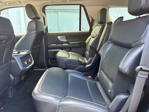 Used 2025 Ford Expedition Platinum AWD/4WD image 11