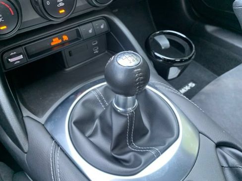 Used 2024 MAZDA MX-5 Miata RF Club RWD image 19