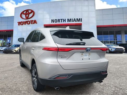 Used 2023 Toyota Venza LE image 3