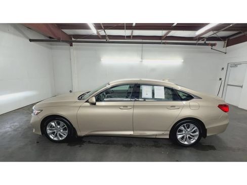 Used 2018 Honda Accord LX image 5