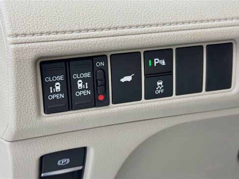 Used 2026 Honda Odyssey Touring image 13