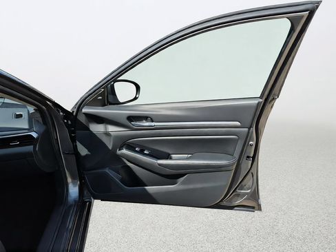 Used 2023 Nissan Altima 2.5 SV FWD image 32