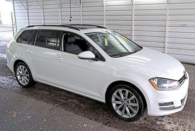 Used 2017 Volkswagen Golf SE FWD image 1