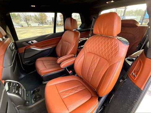 Used 2022 BMW X7 M50i w/ Luxury Seating Package image 20