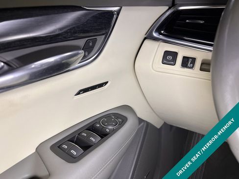 Used 2022 Cadillac XT6 Premium Luxury image 7