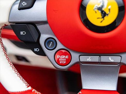 Used 2022 Ferrari F8 Tributo RWD image 33