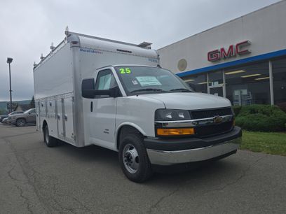 New 2025 Chevrolet Express 4500 Extended w/ Power Convenience Package