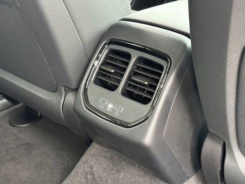 New 2025 VinFast VF 8 Eco AWD/4WD image 17