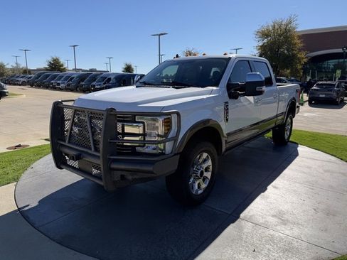 Used 2019 Ford F250 Lariat w/ Chrome Package image 3