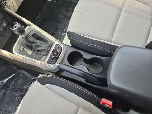 Used 2025 Hyundai Venue SEL FWD image 23