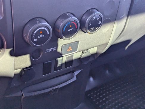 Used 2015 Nissan Titan S image 24