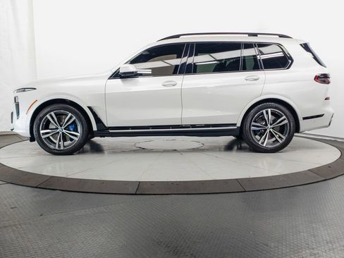 Used 2023 BMW X7 xDrive40i w/ M Sport Package AWD/4WD image 4