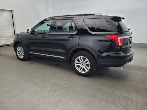 Used 2018 Ford Explorer XLT w/ Equipment Group 202A image 3