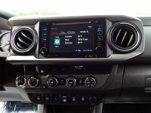 Used 2018 Toyota Tacoma TRD Off-Road image 24