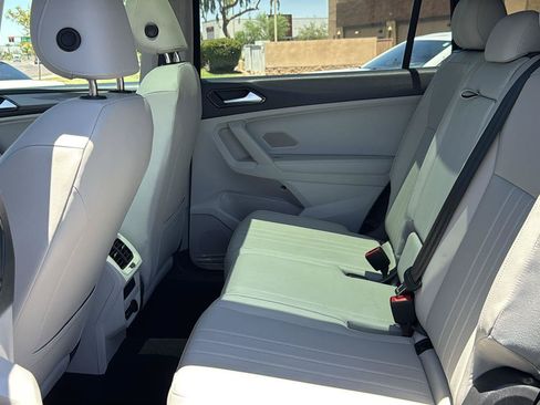 Used 2023 Volkswagen Tiguan SE w/ Panoramic Sunroof Package FWD image 24