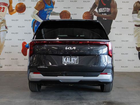 Used 2025 Kia Carnival LXS image 23
