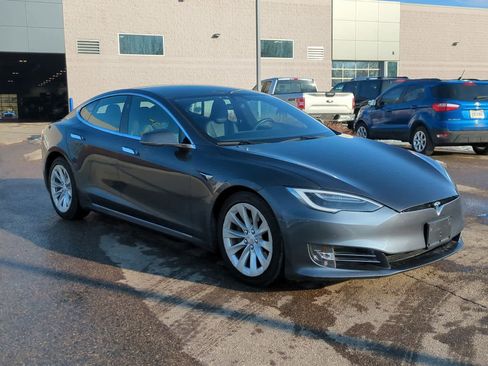 Used 2017 Tesla Model S P100D image 2