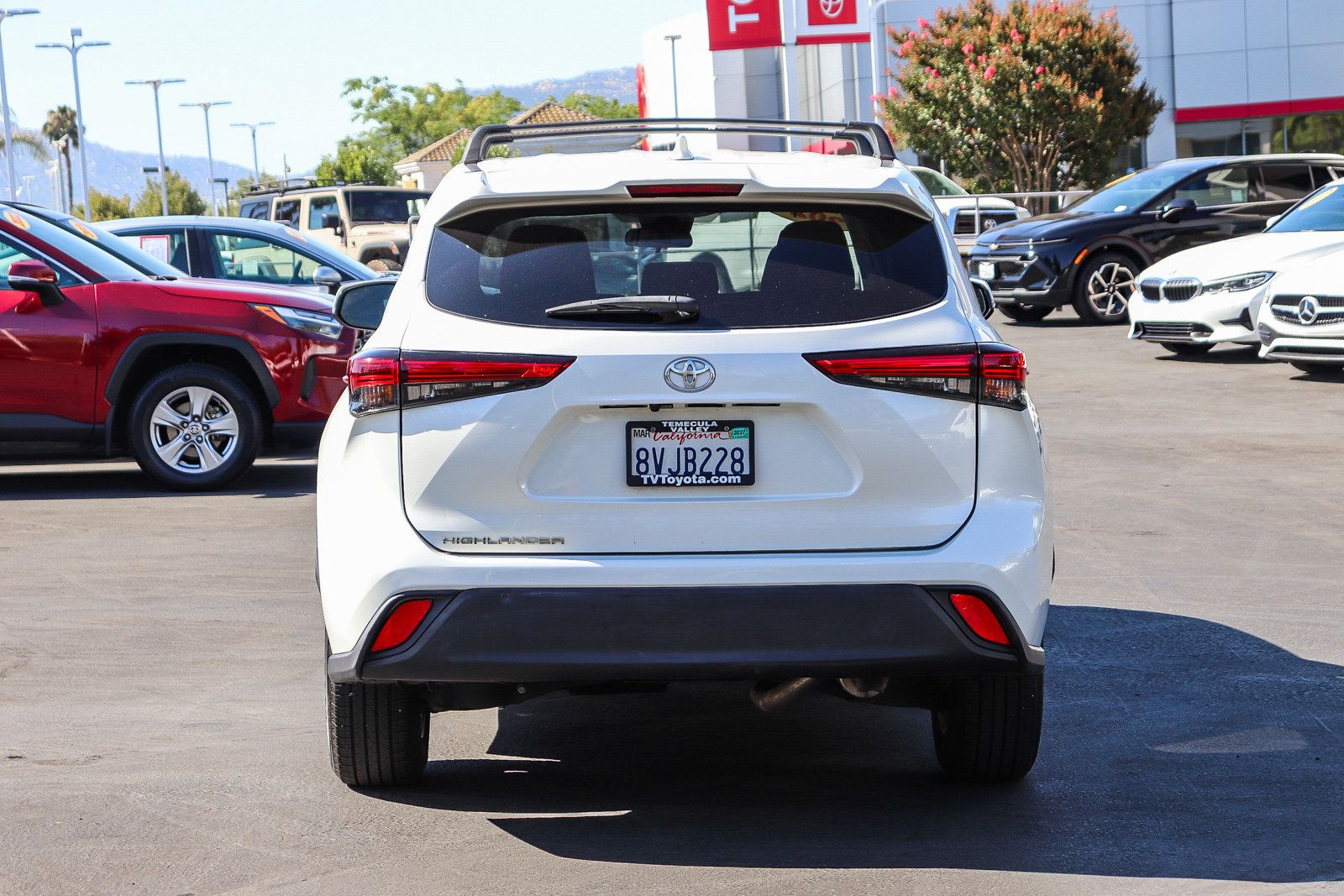 Certified 2021 Toyota Highlander L FWD image 6