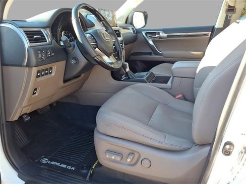 Used 2023 Lexus GX 460 Premium image 17