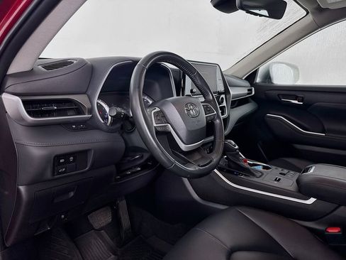 Used 2023 Toyota Highlander XLE image 11