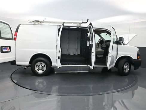 Used 2020 Chevrolet Express 2500 Work Van w/ Driver Convenience Package image 32